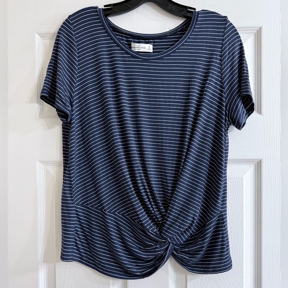 Abercrombie & Fitch Blue and White Twist Front Tee
